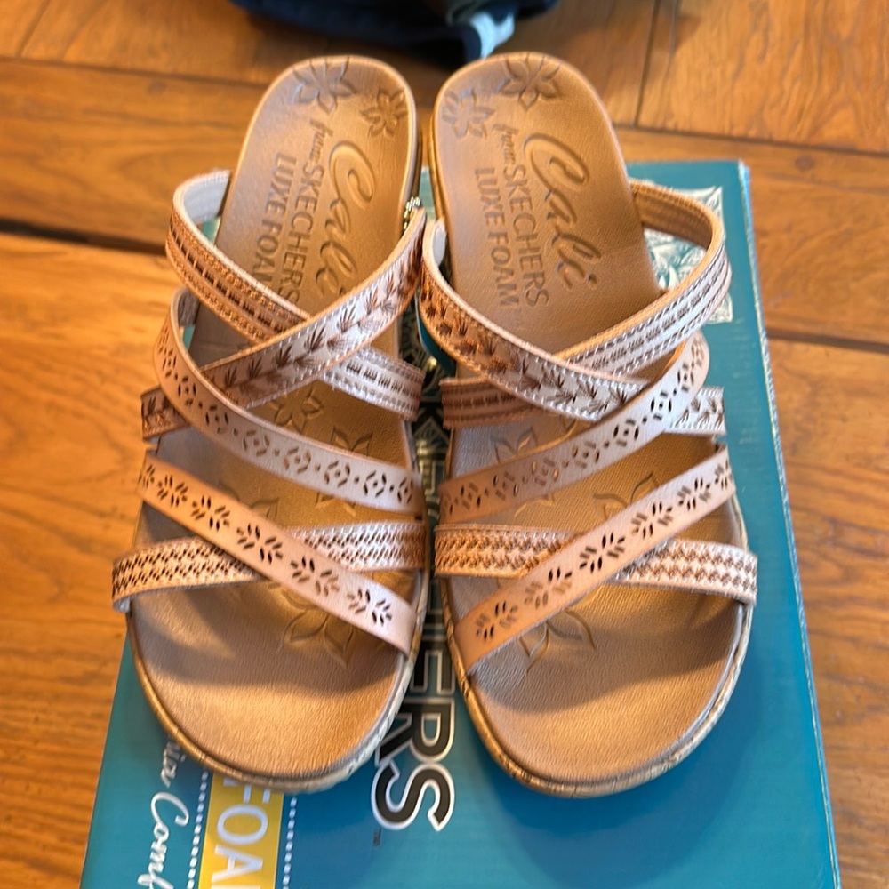 NWT Skechers sandal wedge